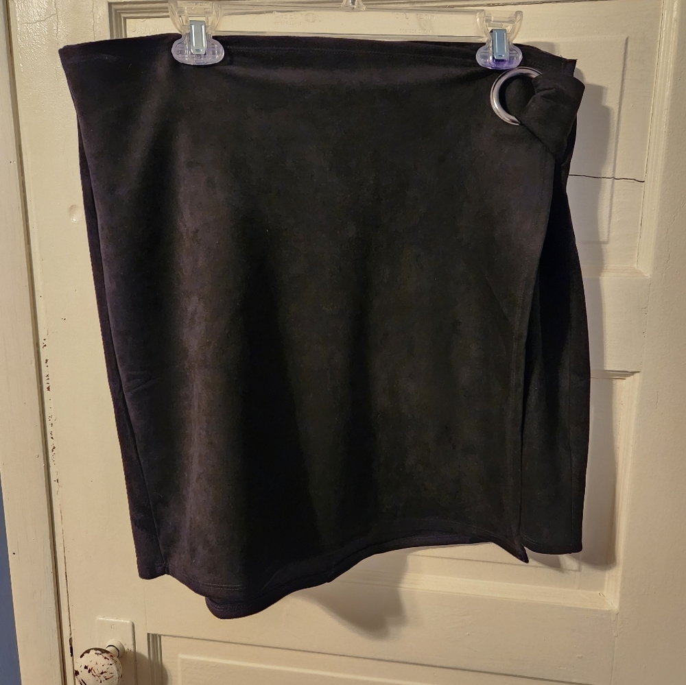 Torrid black faux suede skirt Size 1 (14/16)